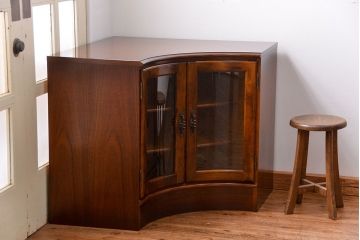 中古　カリモク　コロニアルコーナーサイドボード　定価約10万円(コーナーラック、TVボード、TV台)