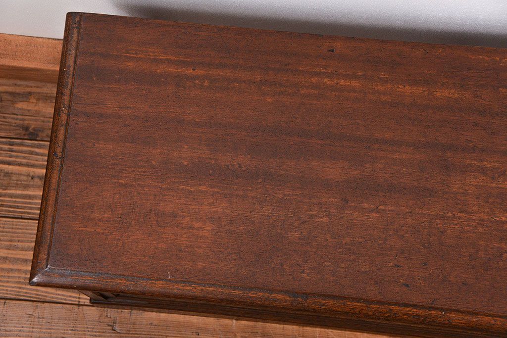 アンティーク家具　アンティーク 古いタバコ屋の小振りな横長ガラスケース(収納棚、ローボード、飾り棚)