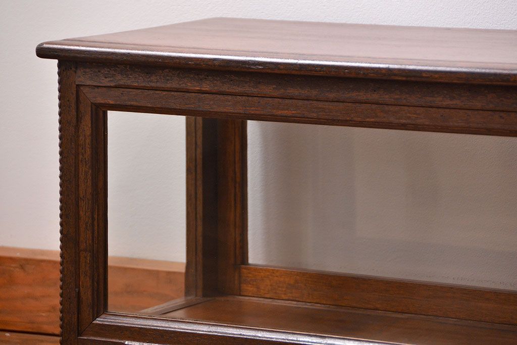 アンティーク家具　アンティーク 古いタバコ屋の小振りな横長ガラスケース(収納棚、ローボード、飾り棚)