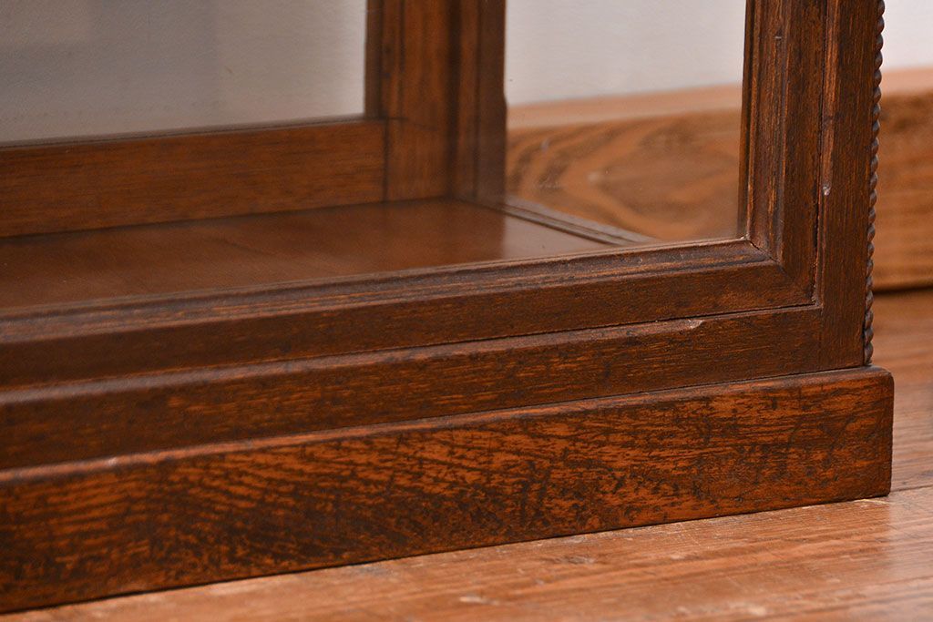 アンティーク家具　アンティーク 古いタバコ屋の小振りな横長ガラスケース(収納棚、ローボード、飾り棚)