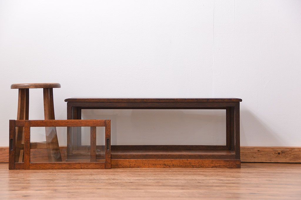 アンティーク家具　アンティーク 古いタバコ屋の小振りな横長ガラスケース(収納棚、ローボード、飾り棚)