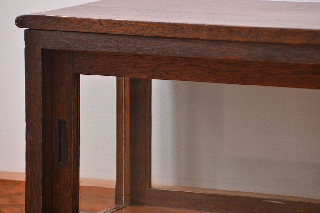 アンティーク家具　アンティーク 古いタバコ屋の小振りな横長ガラスケース(収納棚、ローボード、飾り棚)