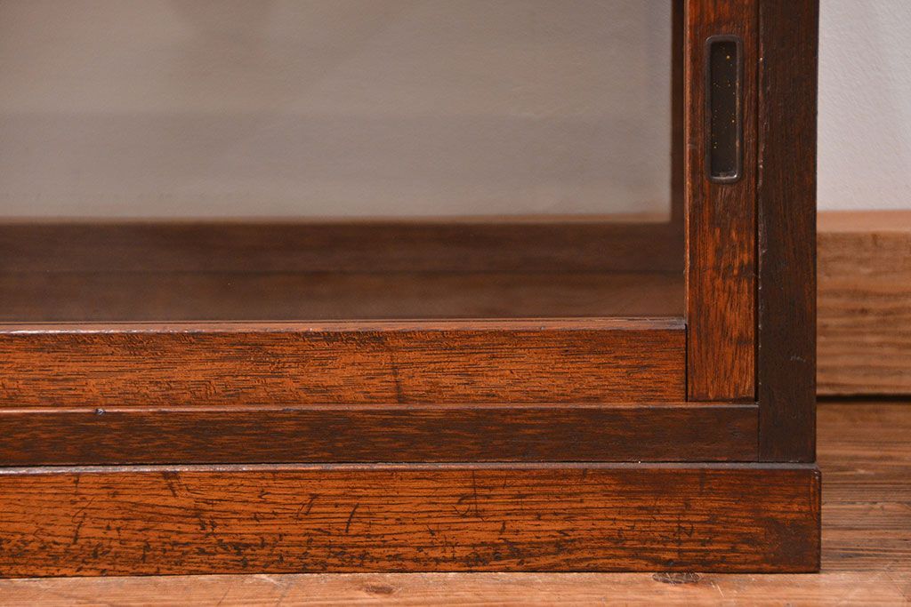 アンティーク家具　アンティーク 古いタバコ屋の小振りな横長ガラスケース(収納棚、ローボード、飾り棚)