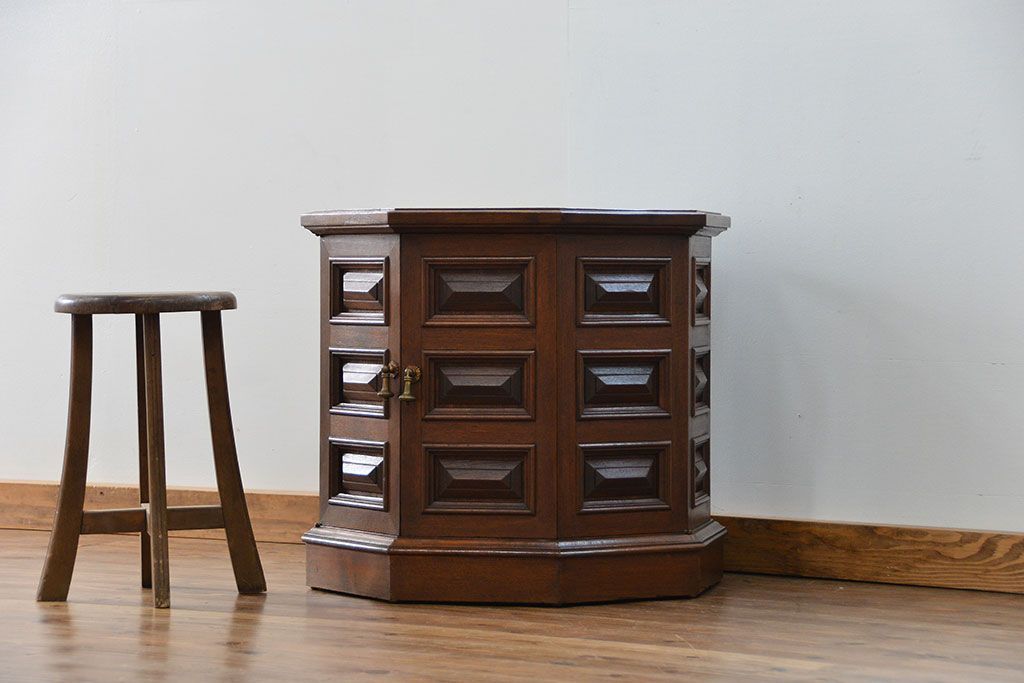 アンティーク家具　海外輸入品　大理石オクタゴン高級サイドテーブル(机、キャビネット)