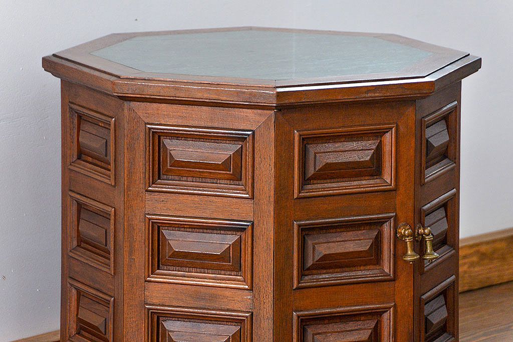 アンティーク家具　海外輸入品　大理石オクタゴン高級サイドテーブル(机、キャビネット)