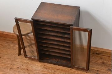 アンティーク家具　和製アンティーク　モールガラス入り!小振りな書類棚(収納棚)