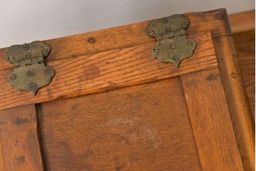 アンティーク家具　アンティーク かわいらしい　小さな変わり型冷蔵庫(収納棚)