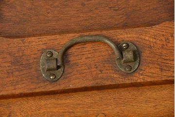 アンティーク家具　アンティーク かわいらしい　小さな変わり型冷蔵庫(収納棚)