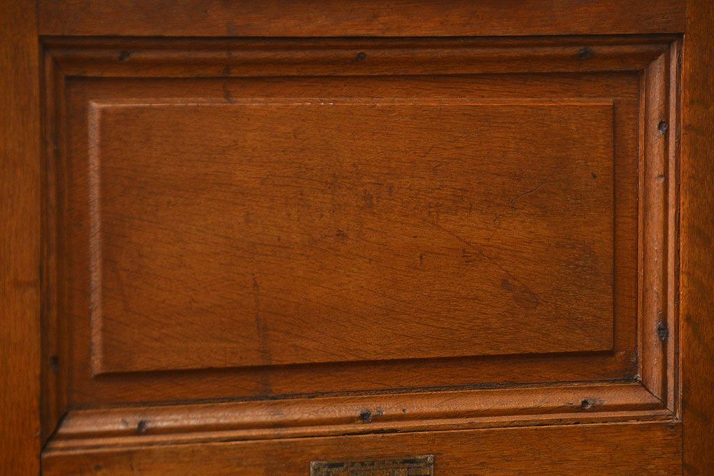 アンティーク家具　アンティーク かわいらしい　小さな変わり型冷蔵庫(収納棚)