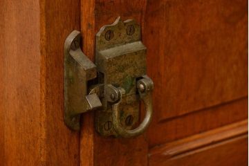 アンティーク家具　アンティーク かわいらしい　小さな変わり型冷蔵庫(収納棚)