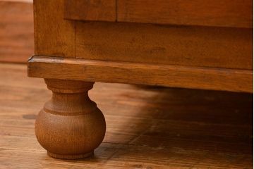 アンティーク家具　アンティーク かわいらしい　小さな変わり型冷蔵庫(収納棚)