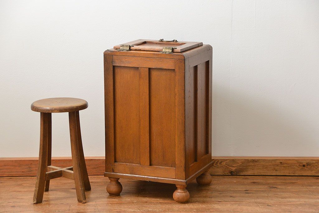 アンティーク家具　アンティーク かわいらしい　小さな変わり型冷蔵庫(収納棚)