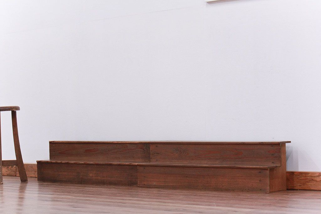 アンティーク家具　アンティーク 古い木味の簡素で小さな飾り棚　2個セット　(陳列棚)