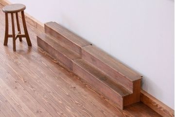 アンティーク家具　アンティーク 古い木味の簡素で小さな飾り棚　2個セット　(陳列棚)