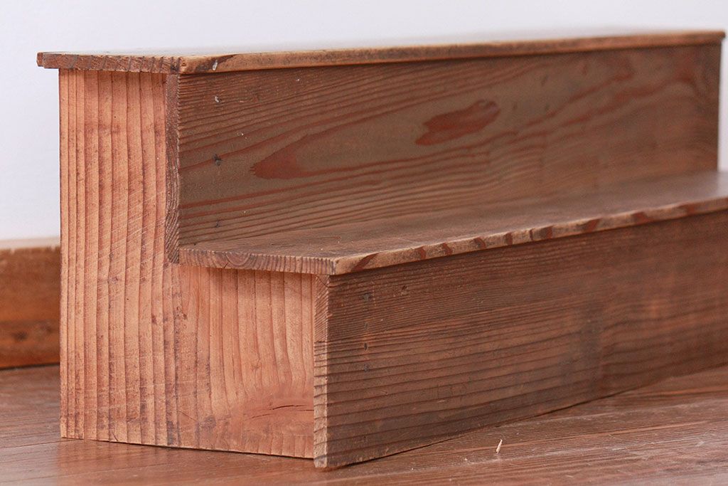 アンティーク家具　アンティーク 古い木味の簡素で小さな飾り棚　2個セット　(陳列棚)