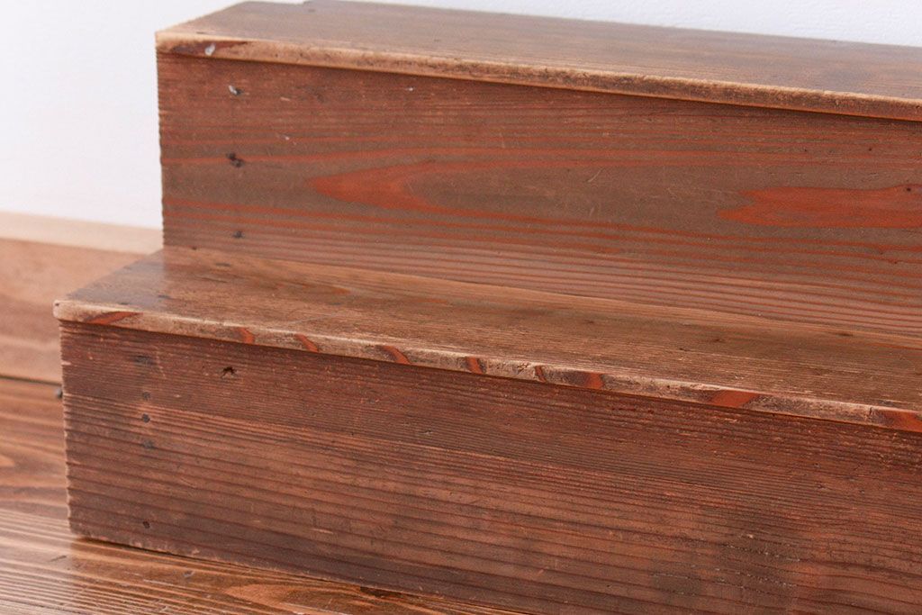 アンティーク家具　アンティーク 古い木味の簡素で小さな飾り棚　2個セット　(陳列棚)