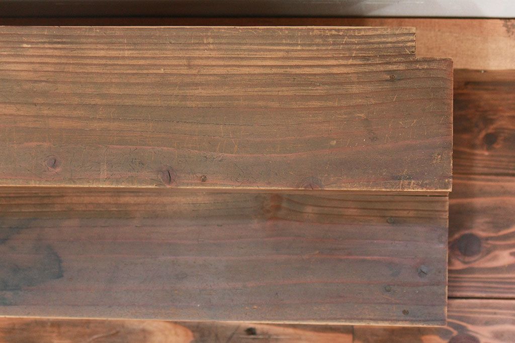 アンティーク家具　アンティーク 古い木味の簡素で小さな飾り棚　2個セット　(陳列棚)