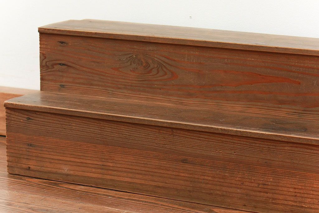 アンティーク家具　アンティーク 古い木味の簡素で小さな飾り棚　2個セット　(陳列棚)