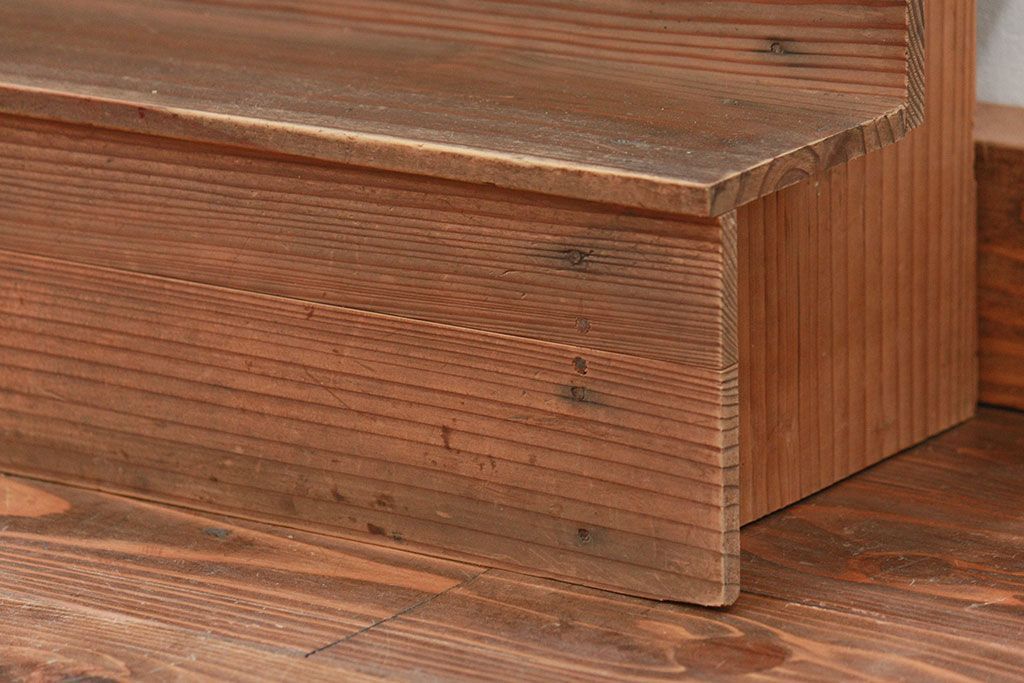 アンティーク家具　アンティーク 古い木味の簡素で小さな飾り棚　2個セット　(陳列棚)