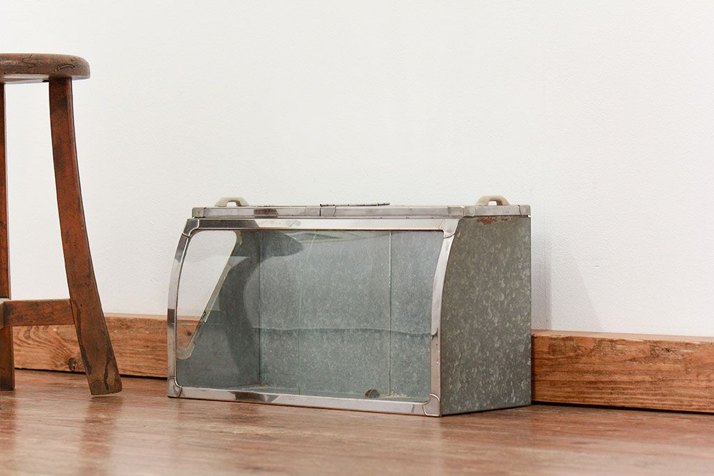 レトロ家具　昭和レトロ 古いブリキの小さなガラスケース(ショーケース)