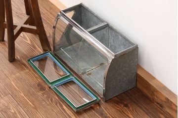 レトロ家具　昭和レトロ 古いブリキの小さなガラスケース(ショーケース)