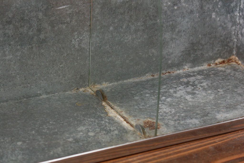 レトロ家具　昭和レトロ 古いブリキの小さなガラスケース(ショーケース)