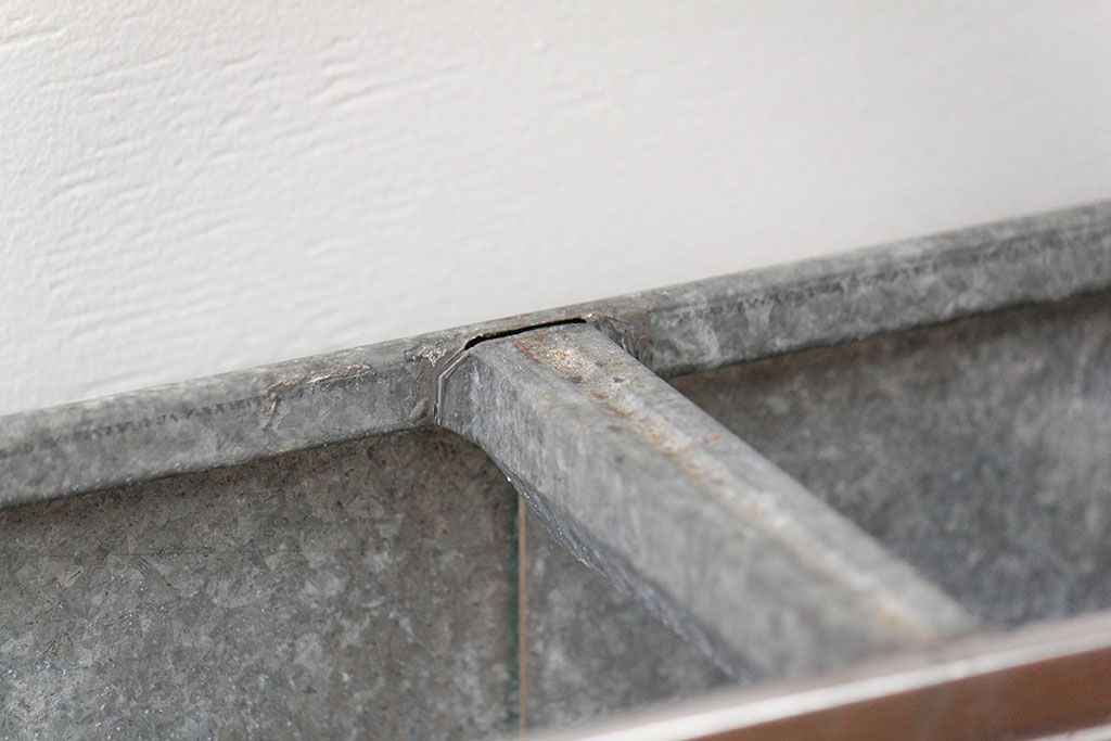 レトロ家具　昭和レトロ 古いブリキの小さなガラスケース(ショーケース)