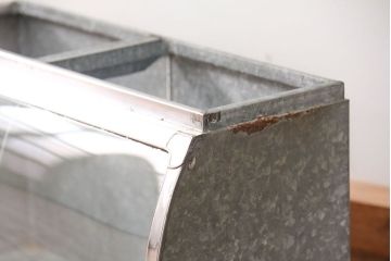 レトロ家具　昭和レトロ 古いブリキの小さなガラスケース(ショーケース)