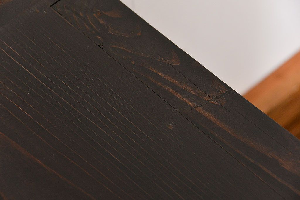 アンティーク家具　古民具・骨董 モダンな引き出し付き縦桟引き戸の重厚なローボード(テレビボード、水屋箪笥、テレビ台、キャビネット、収納棚)