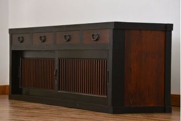 アンティーク家具　古民具・骨董 モダンな引き出し付き縦桟引き戸の重厚なローボード(テレビボード、水屋箪笥、テレビ台、キャビネット、収納棚)