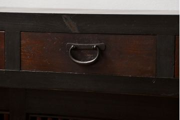 アンティーク家具　古民具・骨董 モダンな引き出し付き縦桟引き戸の重厚なローボード(テレビボード、水屋箪笥、テレビ台、キャビネット、収納棚)