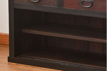 アンティーク家具　古民具・骨董 モダンな引き出し付き縦桟引き戸の重厚なローボード(テレビボード、水屋箪笥、テレビ台、キャビネット、収納棚)