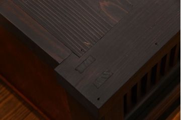 アンティーク家具　古民具・骨董 モダンでシックな縦桟引き戸ローボード(水屋箪笥、テレビボード、テレビ台、キャビネット、収納棚)