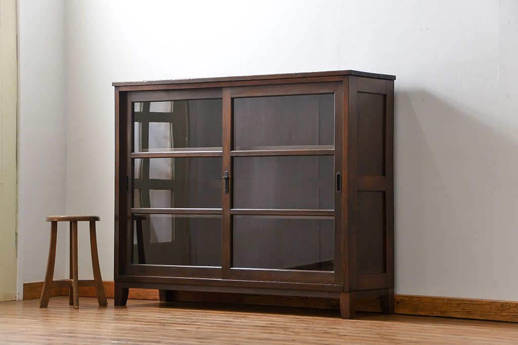 アンティーク家具　アンティーク 古いナラ材の脚付き収納棚　(サイドキャビネット、飾り棚、本棚)