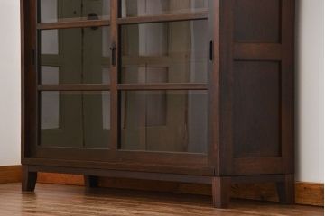 アンティーク家具　アンティーク 古いナラ材の脚付き収納棚　(サイドキャビネット、飾り棚、本棚)