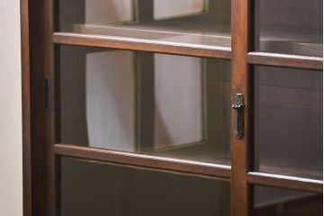 アンティーク家具　アンティーク 古いナラ材の脚付き収納棚　(サイドキャビネット、飾り棚、本棚)