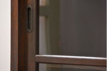 アンティーク家具　アンティーク 古いナラ材の脚付き収納棚　(サイドキャビネット、飾り棚、本棚)