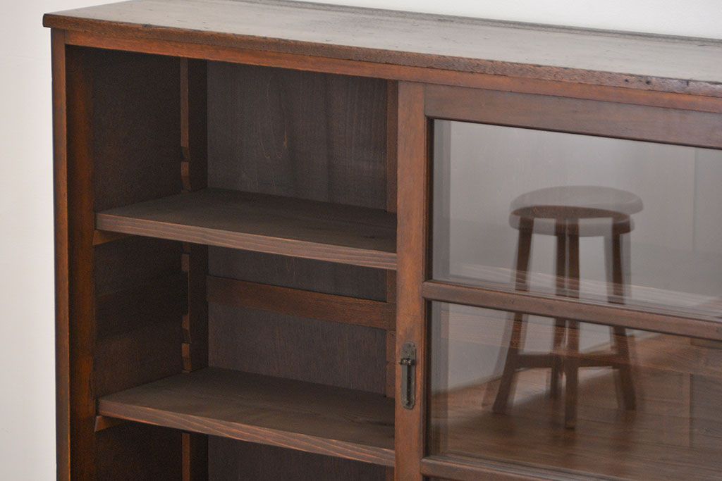 アンティーク家具　アンティーク 古いナラ材の脚付き収納棚　(サイドキャビネット、飾り棚、本棚)