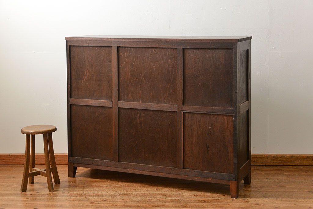 アンティーク家具　アンティーク 古いナラ材の脚付き収納棚　(サイドキャビネット、飾り棚、本棚)