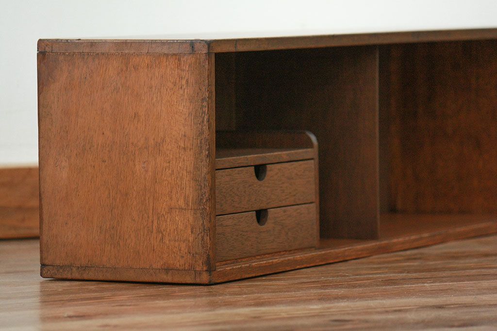 レトロ家具　昭和レトロ 古い木の引き出し付き横長本立て　(本棚、飾り棚)