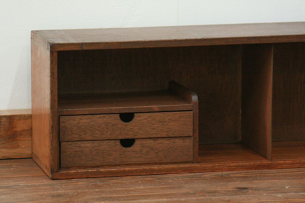 レトロ家具　昭和レトロ 古い木の引き出し付き横長本立て　(本棚、飾り棚)
