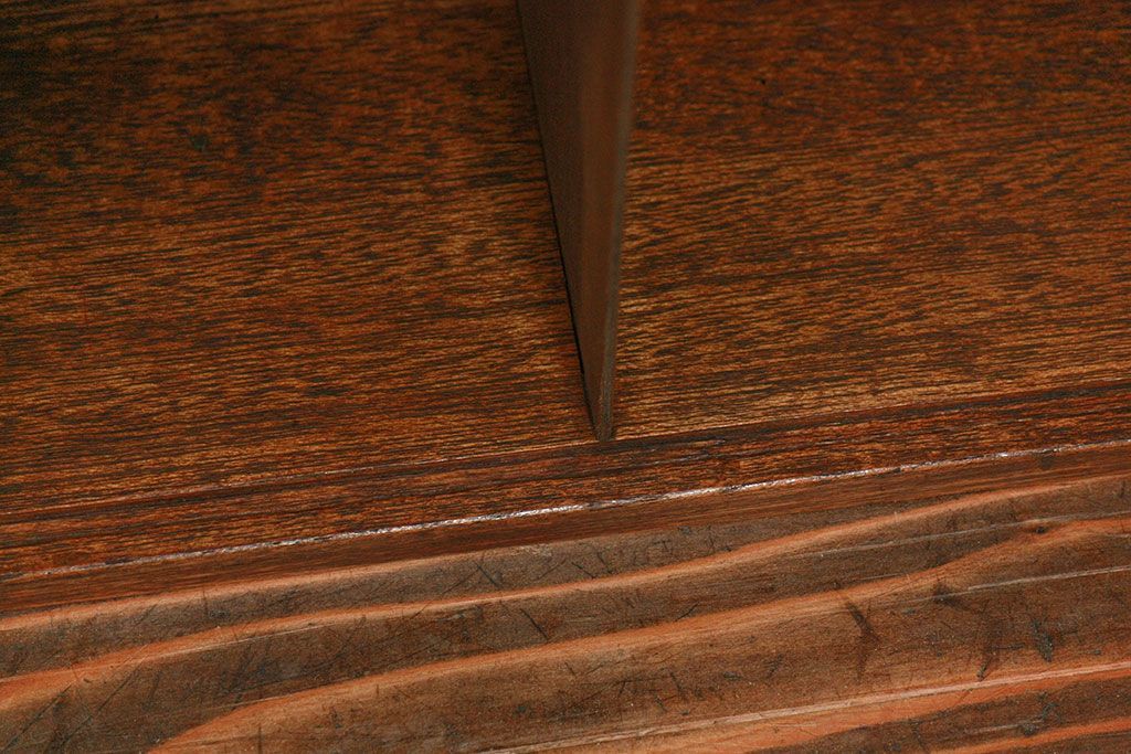 レトロ家具　昭和レトロ 古い木の引き出し付き横長本立て　(本棚、飾り棚)