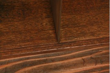 レトロ家具　昭和レトロ 古い木の引き出し付き横長本立て　(本棚、飾り棚)