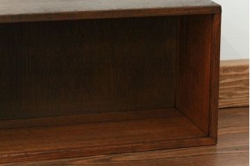 レトロ家具　昭和レトロ 古い木の引き出し付き横長本立て　(本棚、飾り棚)