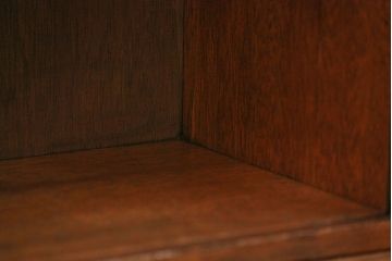 レトロ家具　昭和レトロ 古い木の引き出し付き横長本立て　(本棚、飾り棚)