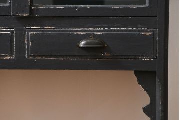 アンティーク家具　アンティーク ペンキのはげた背面鏡のケビントガラスケース(飾り棚、戸棚、ショーケース)