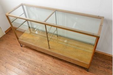 レトロ家具　昭和レトロ 古いナラ材のスタイリッシュな鉄脚ガラスケース(飾り棚、ショーケース)