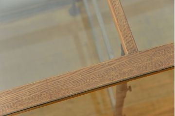 レトロ家具　昭和レトロ 古いナラ材のスタイリッシュな鉄脚ガラスケース(飾り棚、ショーケース)