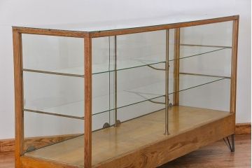 レトロ家具　昭和レトロ 古いナラ材のスタイリッシュな鉄脚ガラスケース(飾り棚、ショーケース)