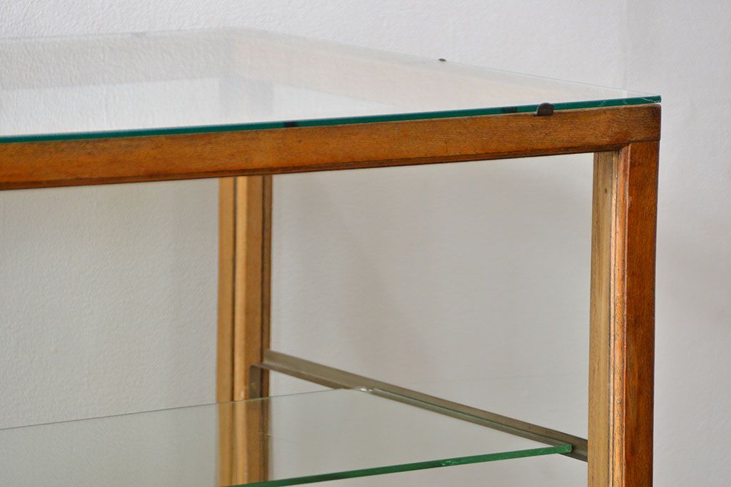 レトロ家具　昭和レトロ 古いナラ材のスタイリッシュな鉄脚ガラスケース(飾り棚、ショーケース)